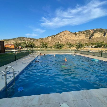 Granja Escuela Con Bungalows San Martín de la Vega Екстериор снимка