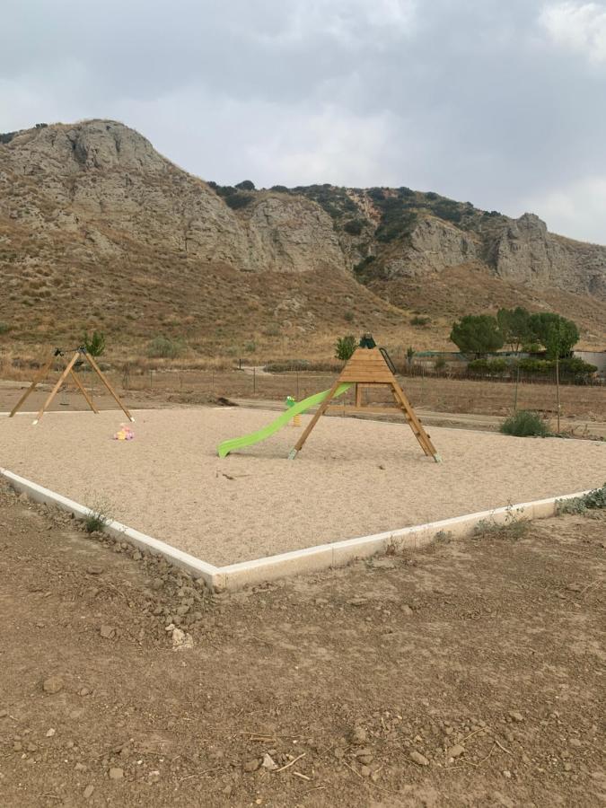 Granja Escuela Con Bungalows San Martín de la Vega Екстериор снимка