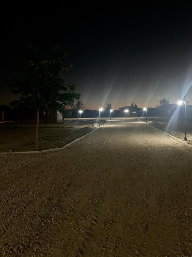Granja Escuela Con Bungalows San Martín de la Vega Екстериор снимка