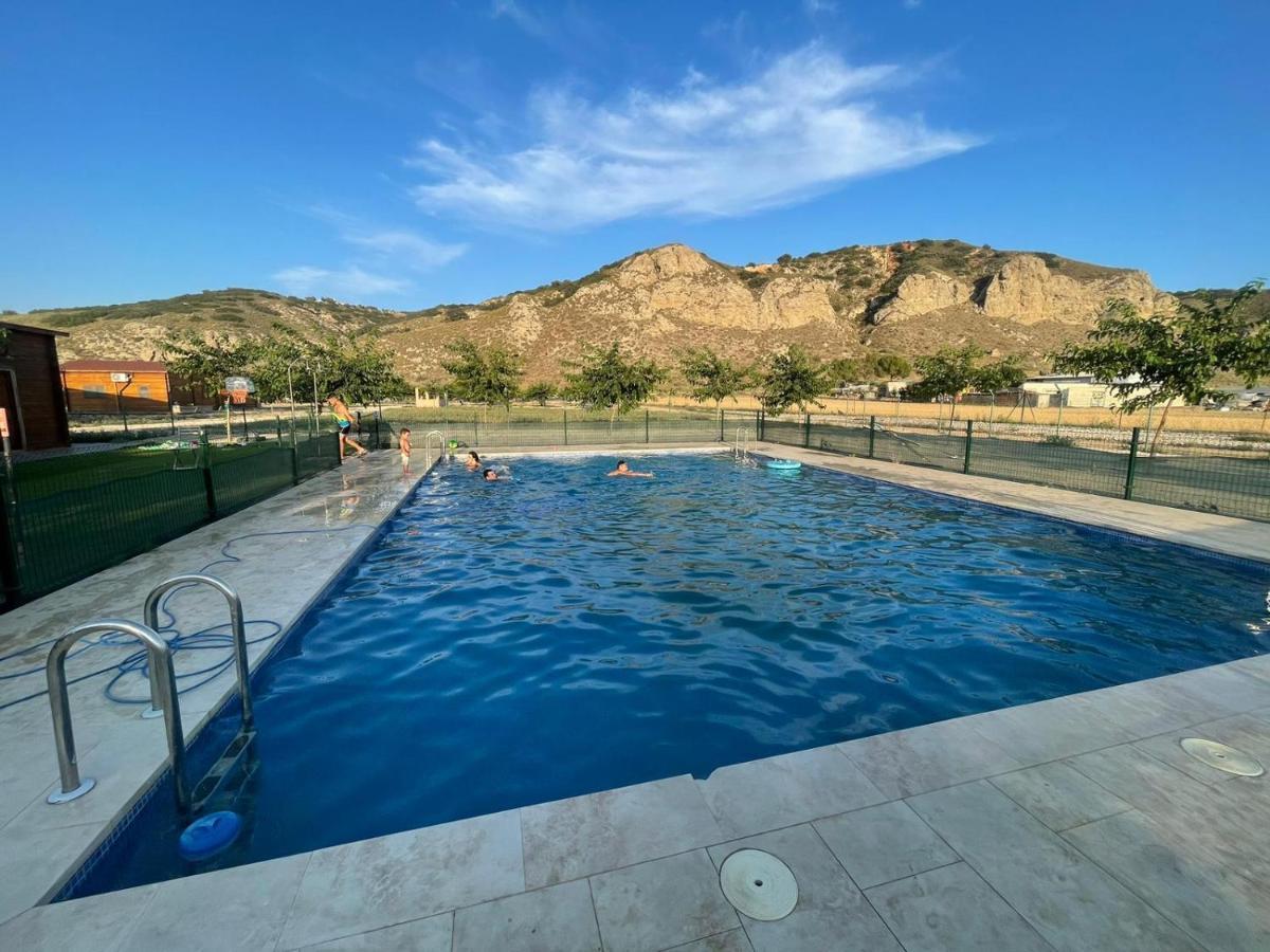 Granja Escuela Con Bungalows San Martín de la Vega Екстериор снимка