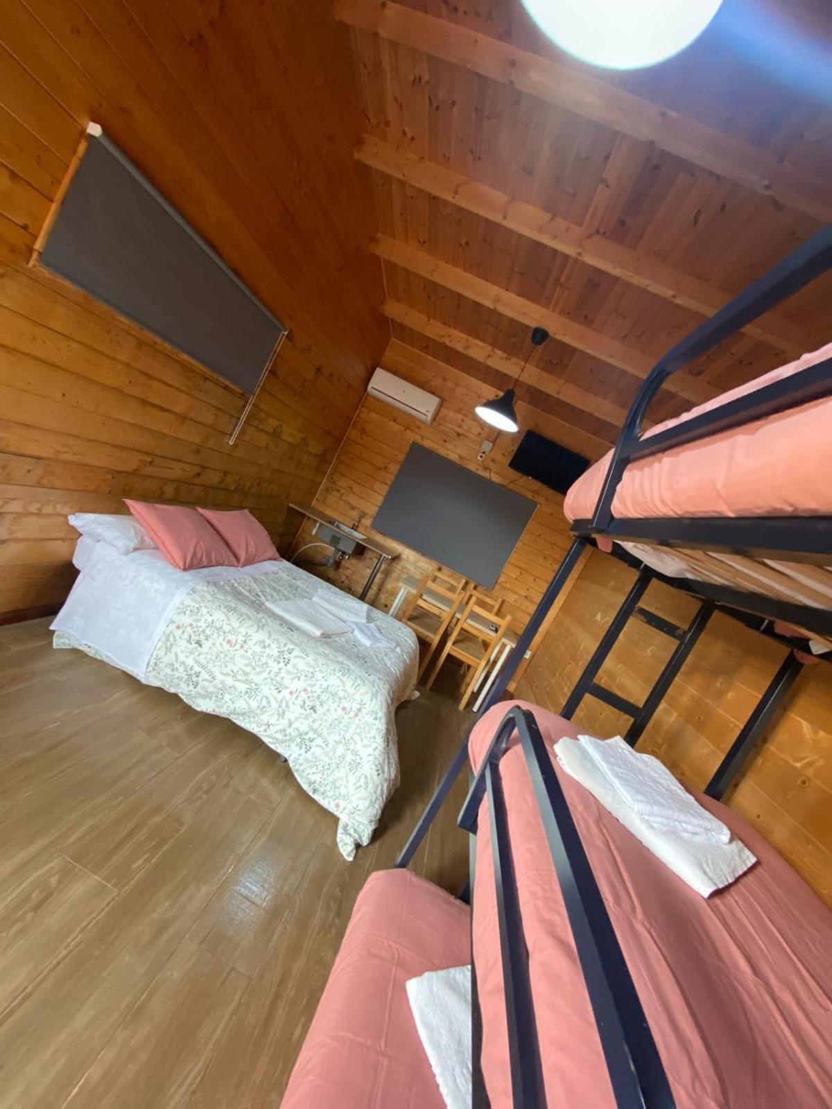 Granja Escuela Con Bungalows San Martín de la Vega Екстериор снимка